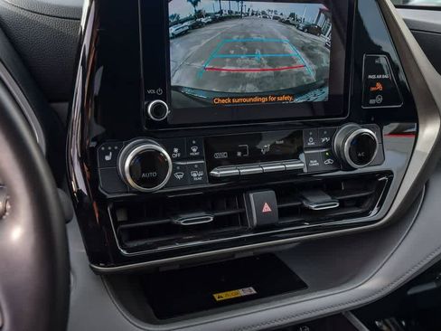 Used 2023 Toyota Highlander XLE image 24