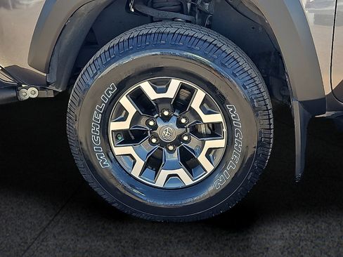 Used 2017 Toyota Tacoma TRD Off-Road w/ Tow Package RWD image 8