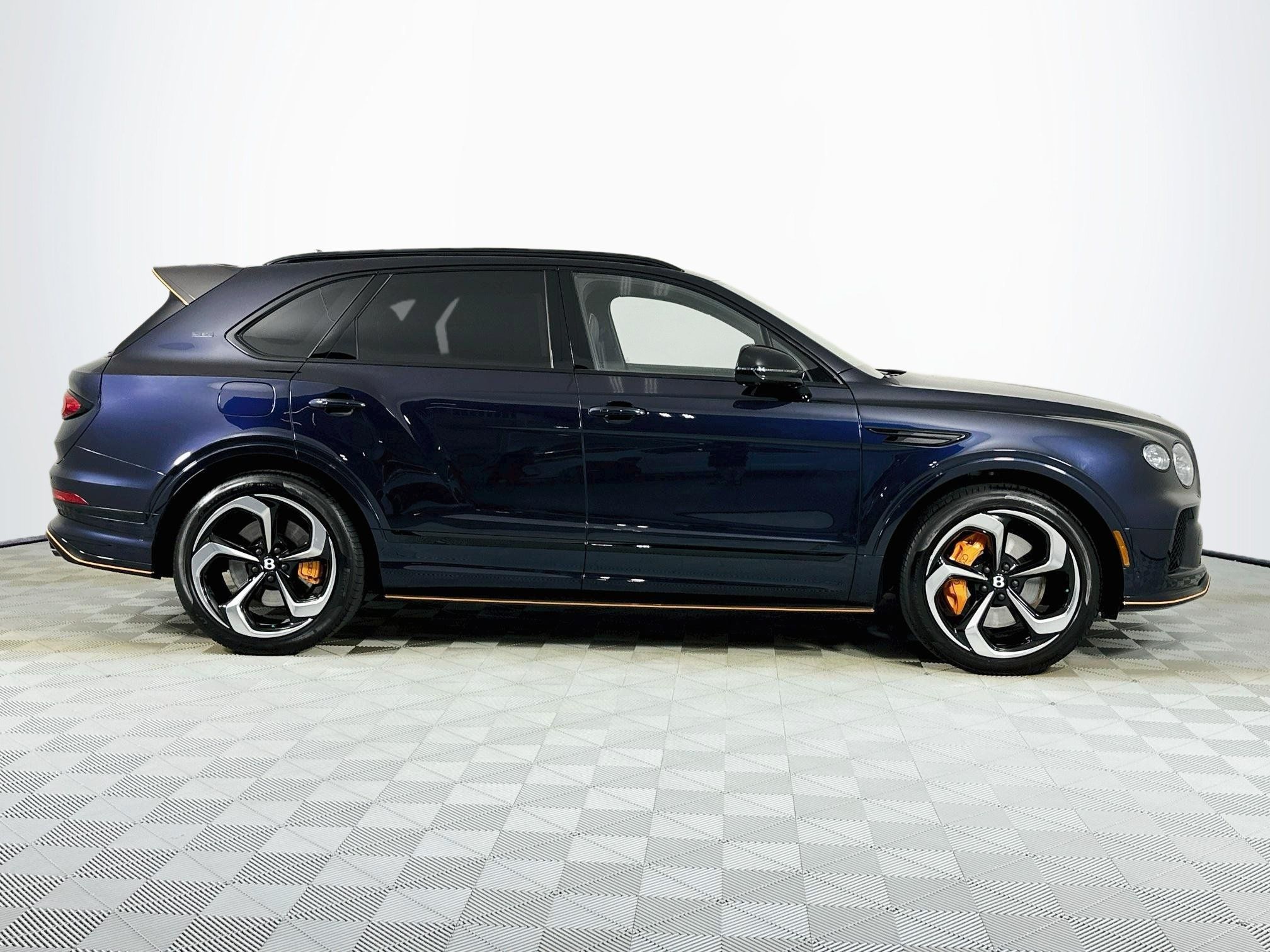 Certified 2025 Bentley Bentayga AWD/4WD image 5