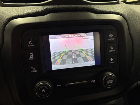 Used 2020 Jeep Renegade Sport w/ UConnect 7.0 Group FWD image 21