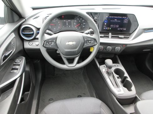 New 2026 Chevrolet Trax LS w/ LS Convenience Package FWD image 13