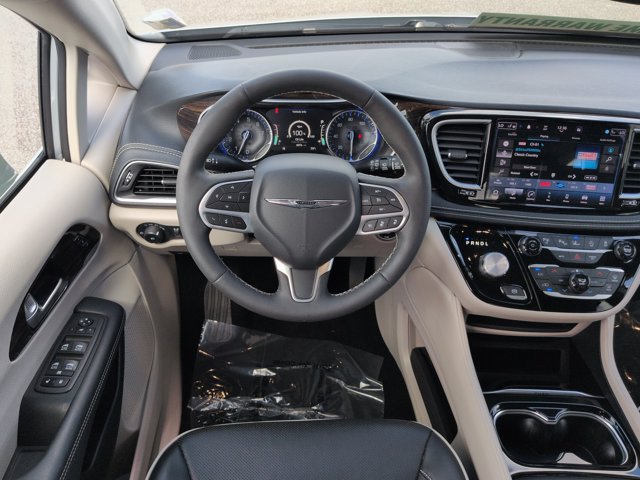 Used 2023 Chrysler Pacifica Limited FWD image 16