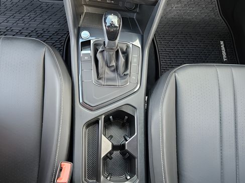 Certified 2022 Volkswagen Tiguan SE R-Line FWD image 17