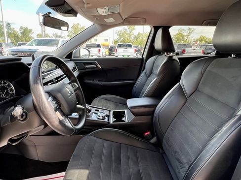 Used 2024 Mitsubishi Outlander SE image 19