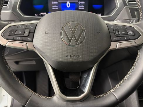 Used 2022 Volkswagen Tiguan SE AWD/4WD image 16