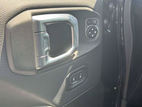 Used 2024 Jeep Gladiator Mojave AWD/4WD image 17