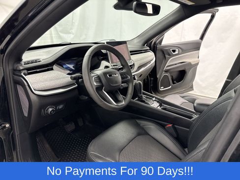 Used 2024 Jeep Compass Latitude w/ Sun and Sound Group AWD/4WD image 10