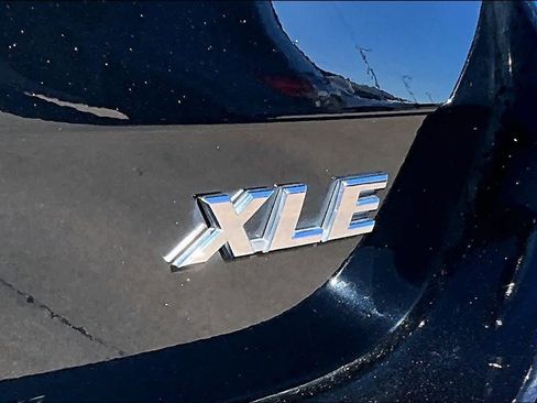 Used 2018 Toyota Highlander XLE image 28