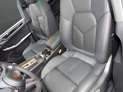 Used 2022 Porsche Macan Base image 16