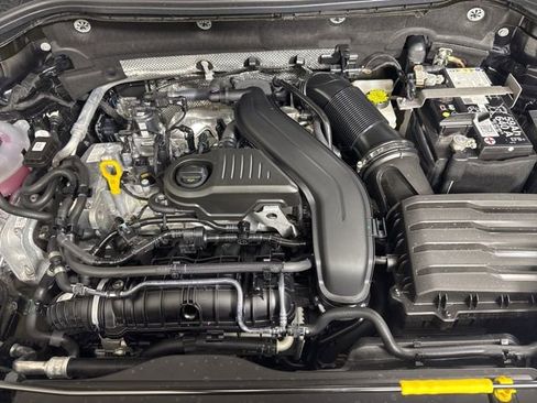 Used 2024 Volkswagen Taos SEL image 9