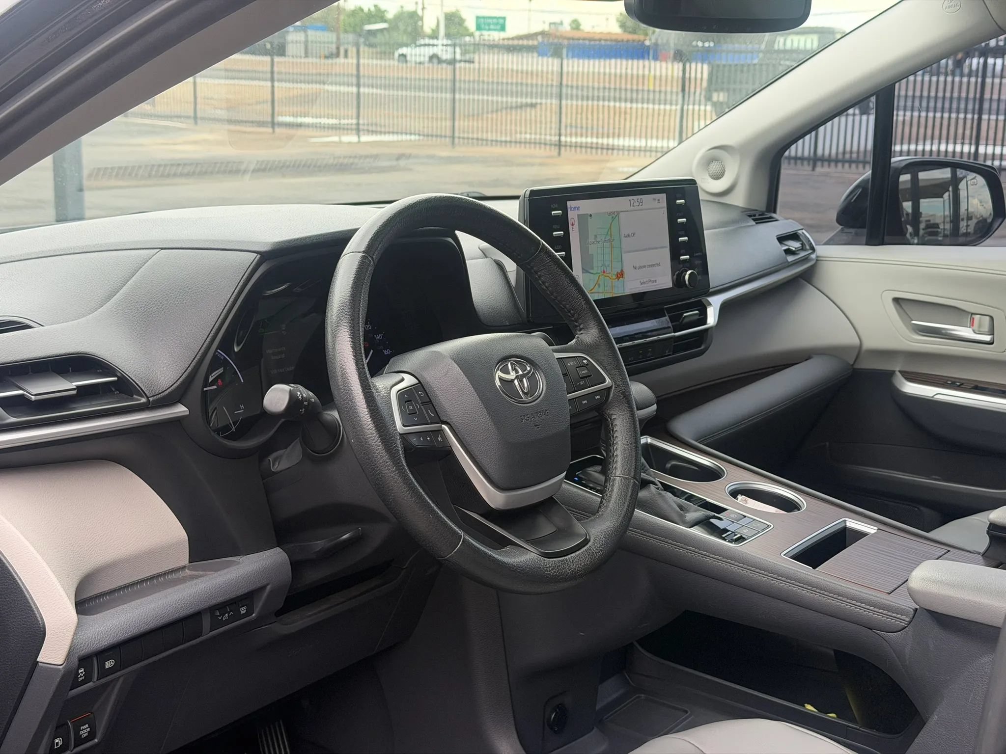Used 2022 Toyota Sienna XLE w/ XLE Plus Package FWD image 19