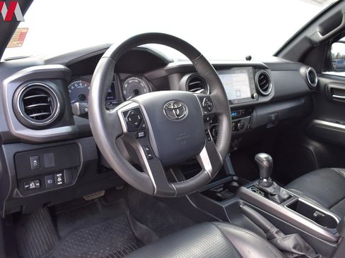 Used 2020 Toyota Tacoma TRD Off-Road w/ TRD Premium Off Road Package AWD/4WD image 3