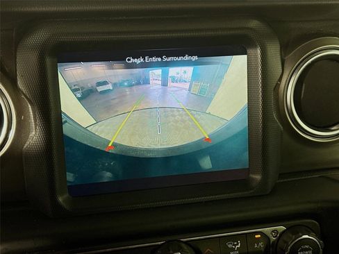 Used 2020 Jeep Wrangler Unlimited Sahara AWD/4WD image 16
