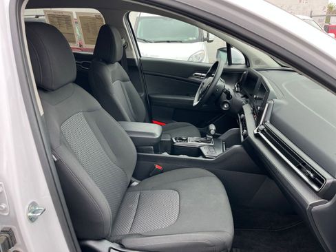 Used 2025 Kia Sportage LX FWD image 35