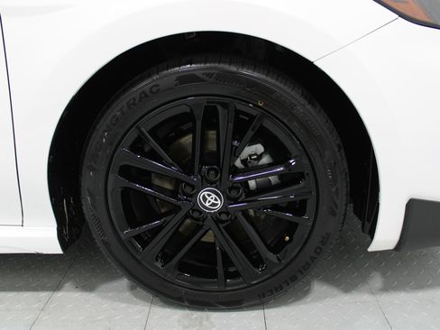 Used 2025 Toyota Camry SE FWD image 5