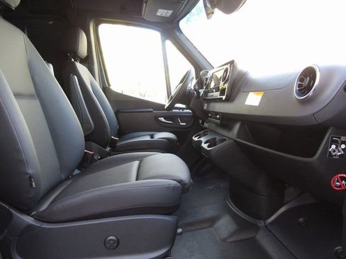 Used 2024 Mercedes-Benz Sprinter 144 Cargo image 15