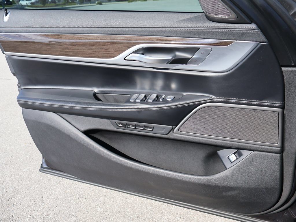 Used 2022 BMW 740i xDrive w/ Premium Package AWD/4WD image 39