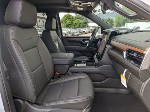 New 2026 GMC Yukon XL Denali w/ Sun & Power Step Package AWD/4WD image 25