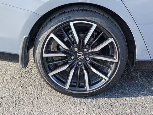 Used 2025 Honda Accord Touring image 3