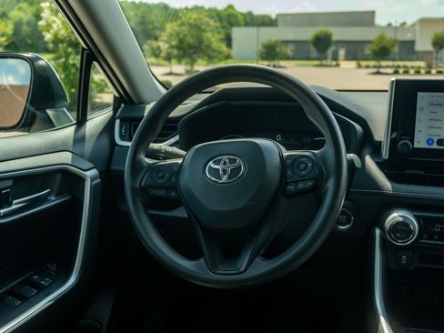 Used 2025 Toyota RAV4 XLE AWD/4WD image 21