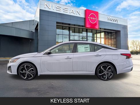 New 2025 Nissan Altima 2.5 SR image 5