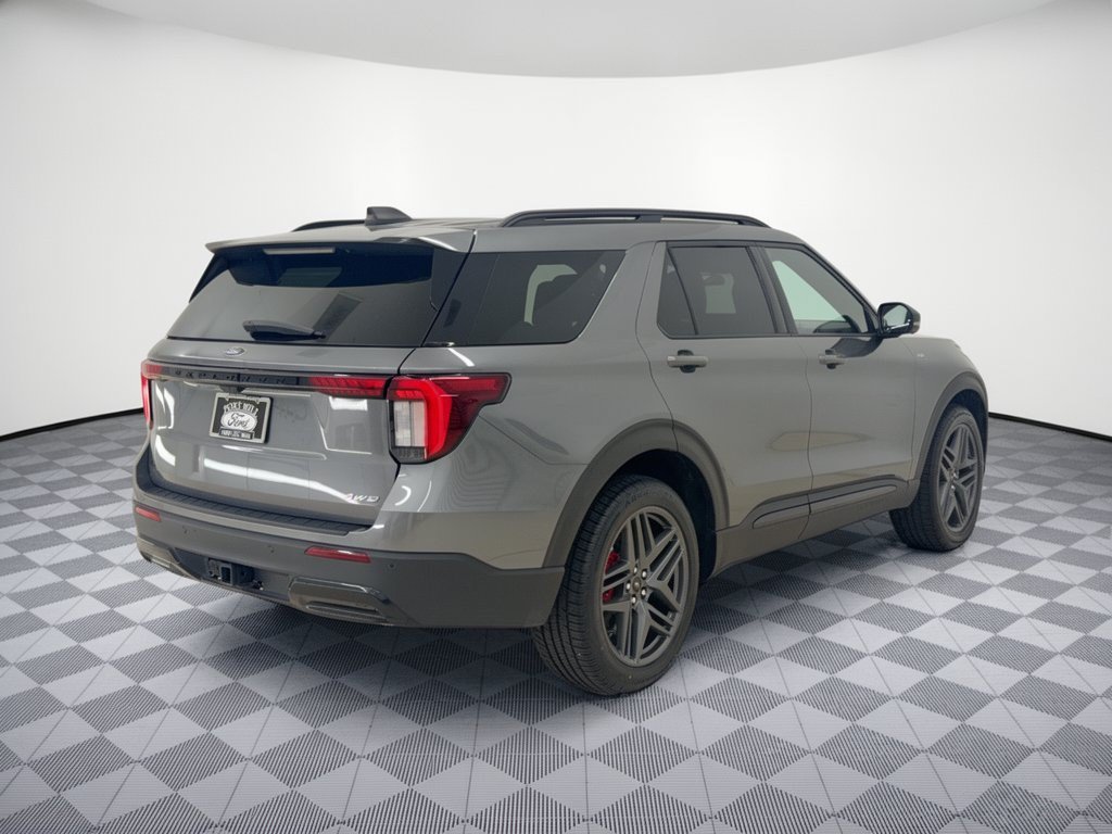 Used 2025 Ford Explorer ST-Line w/ ST-Line Street Pack AWD/4WD image 9