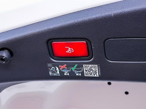 Used 2024 Mercedes-Benz CLE 300 4MATIC Cabriolet image 83