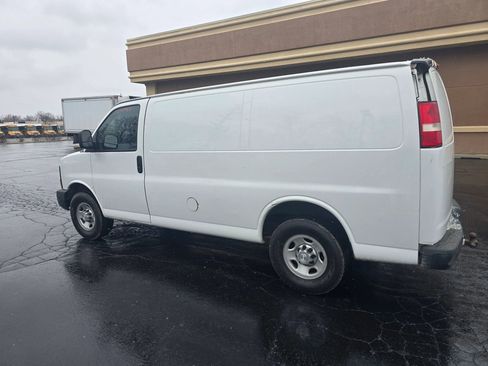 Used 2015 Chevrolet Express 2500 RWD image 10