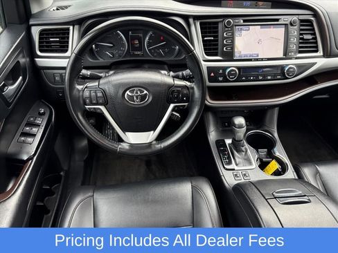 Used 2019 Toyota Highlander XLE AWD/4WD image 22