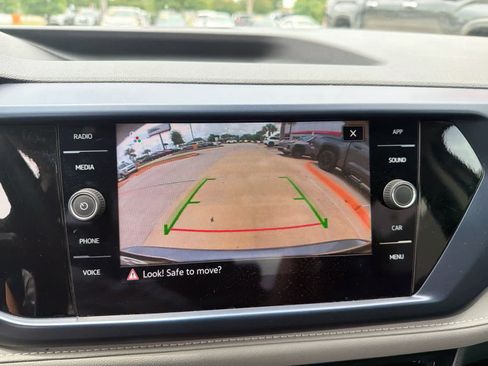 Used 2024 Volkswagen Taos SE FWD image 18