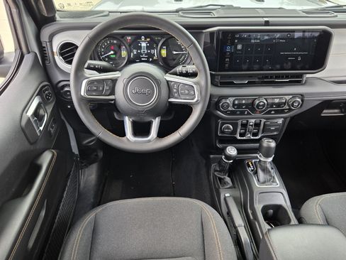 Used 2024 Jeep Wrangler Unlimited Sahara AWD/4WD image 12