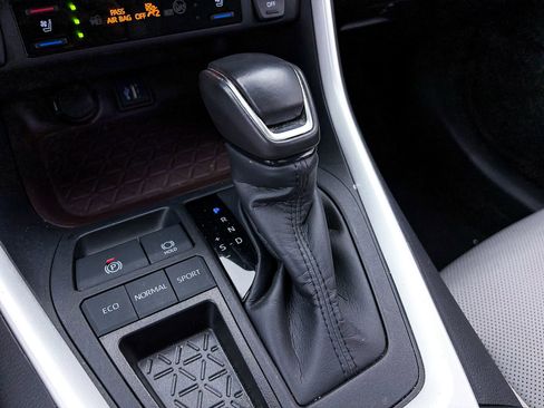 Used 2024 Toyota RAV4 Limited image 25