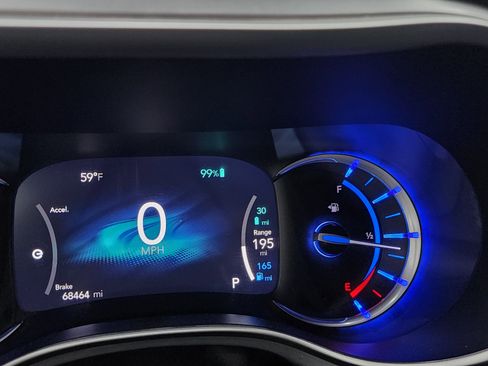 Used 2024 Chrysler Pacifica Limited image 10