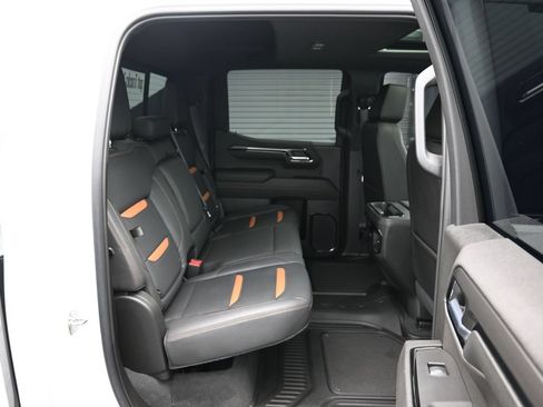 Used 2023 GMC Sierra 1500 AT4 w/ Technology Package AWD/4WD image 12
