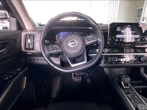 Used 2022 Nissan Pathfinder Platinum AWD/4WD image 5