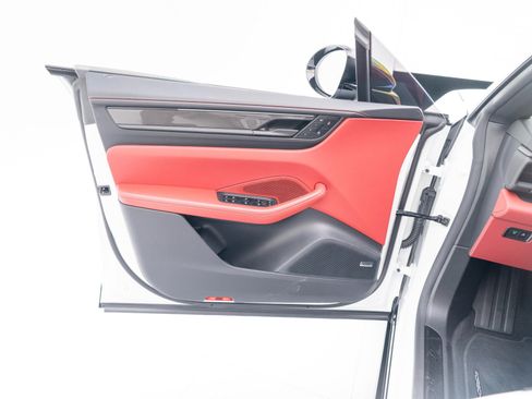 Certified 2026 Porsche Macan GTS Electric image 21