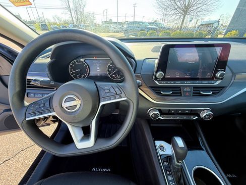 Used 2024 Nissan Altima 2.5 SV image 12
