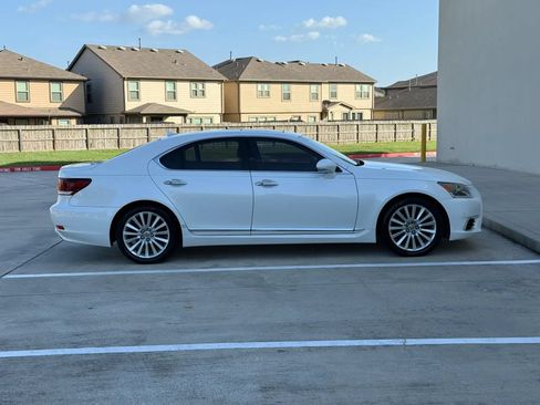 Used 2013 Lexus LS 460 w/ Comfort Pkg RWD image 8