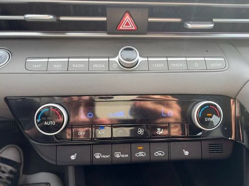 Used 2025 Hyundai Elantra SEL FWD image 32