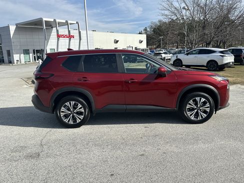 Used 2023 Nissan Rogue SV image 4
