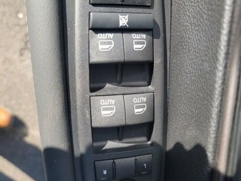 New 2025 Chrysler Pacifica Select image 12