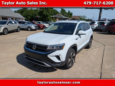 Used 2023 Volkswagen Taos SE AWD/4WD image 1