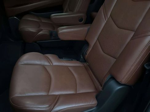 Used 2018 Cadillac Escalade ESV Premium Luxury image 23