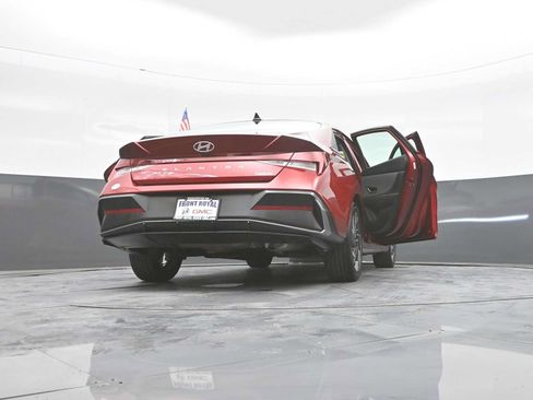 Used 2025 Hyundai Elantra Limited FWD image 51