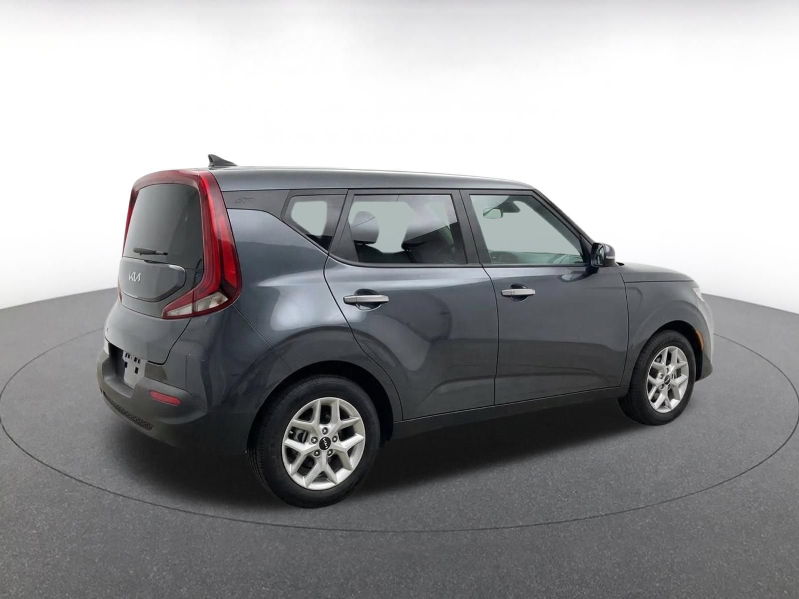 Used 2025 Kia Soul LX w/ LX Technology Package FWD image 9
