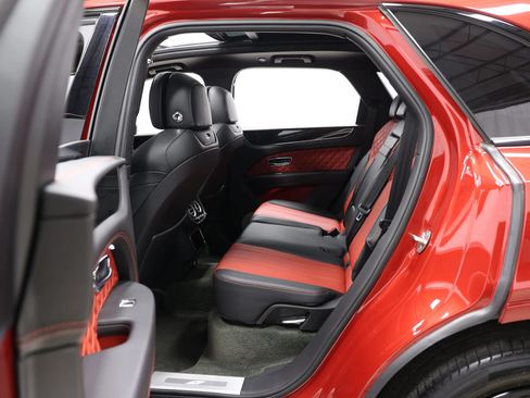 Used 2022 Bentley Bentayga AWD/4WD image 61
