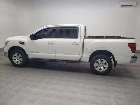 Used 2017 Nissan Titan SV image 3