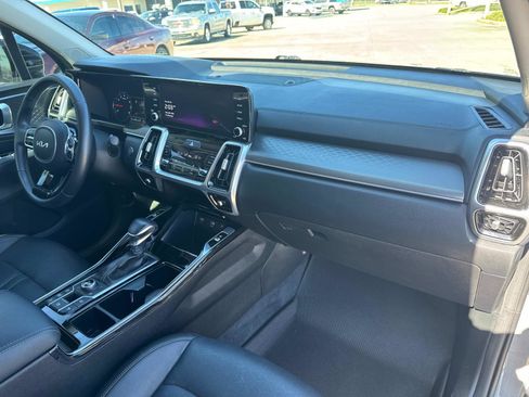 Used 2022 Kia Sorento SX image 11