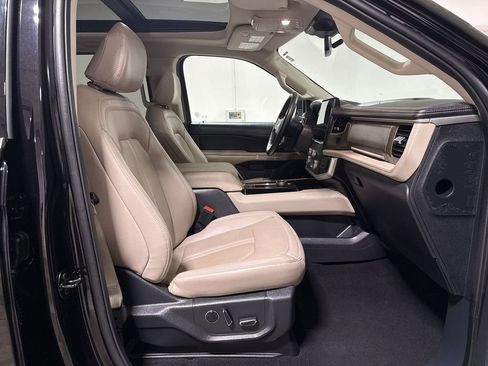 Used 2024 Ford Expedition Limited image 23