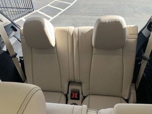 Used 2021 Mercedes-Benz GLE 450 4MATIC w/ AMG Line Exterior image 34